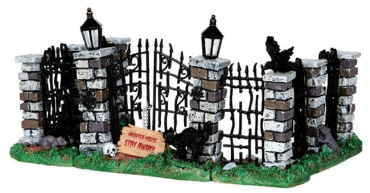 Shop now in UK Lemax Spooky Iron Gate And Fence, Set Of 5 34606 Lemax Spooky Town